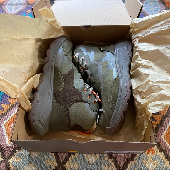 Teva Men’s Geotrecca Dark Olive Desert Taupe Green Boots Size 9 Waterproof NEW - Picture 2 of 11